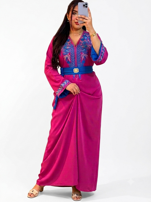 Caftan Élégant Bordeaux Brodé Noir – Chic & Raffiné ✨
